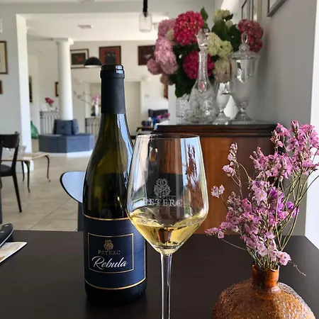 Couette-café Peterc Vineyard Estate